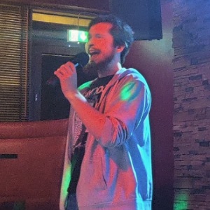 "Mörlyn sjunger fint på karaoke"