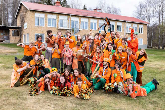 Snösvänget utanför Brattby Bygdegård